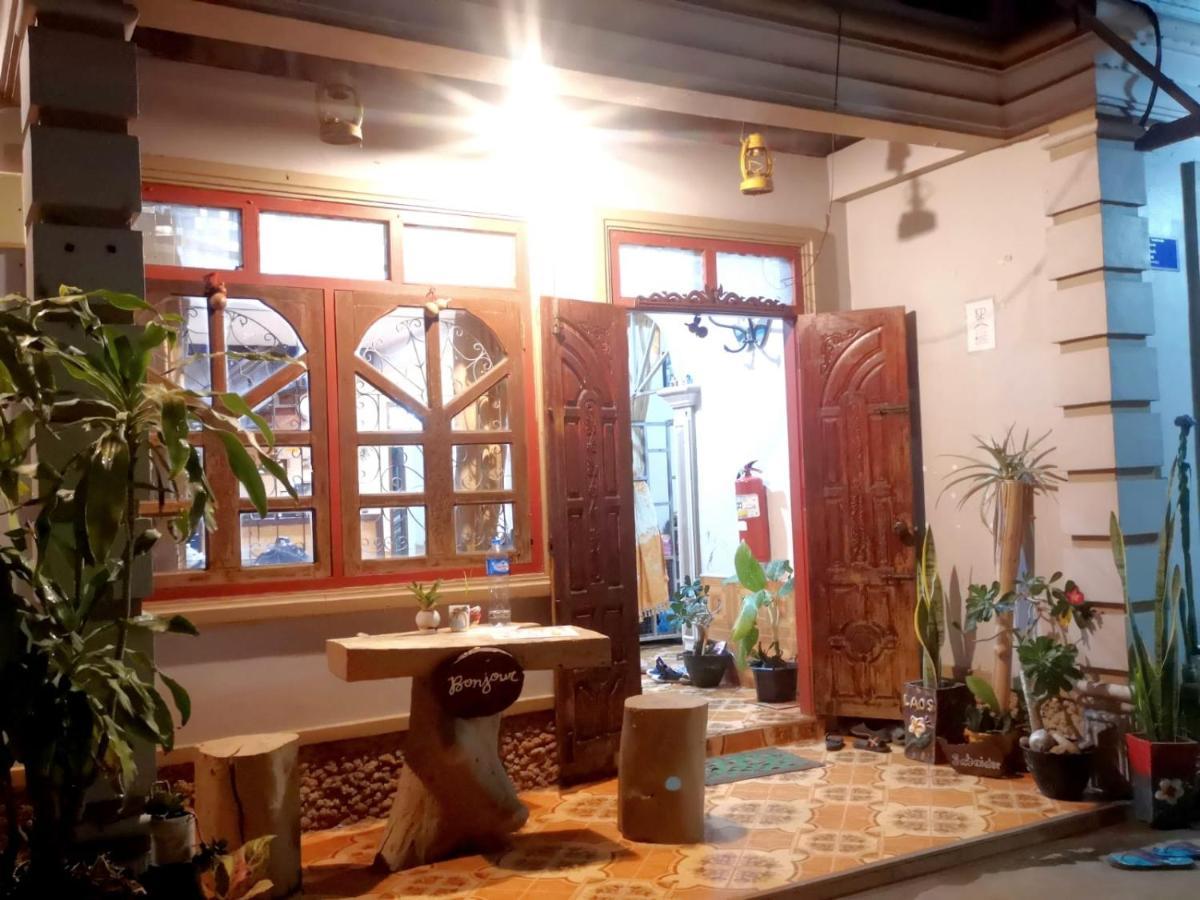 Khamphouy Guesthouse Champassak Exterior foto