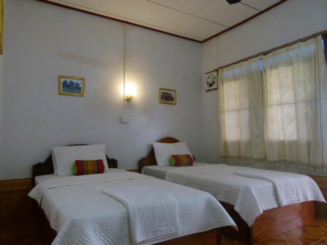 Khamphouy Guesthouse Champassak Exterior foto