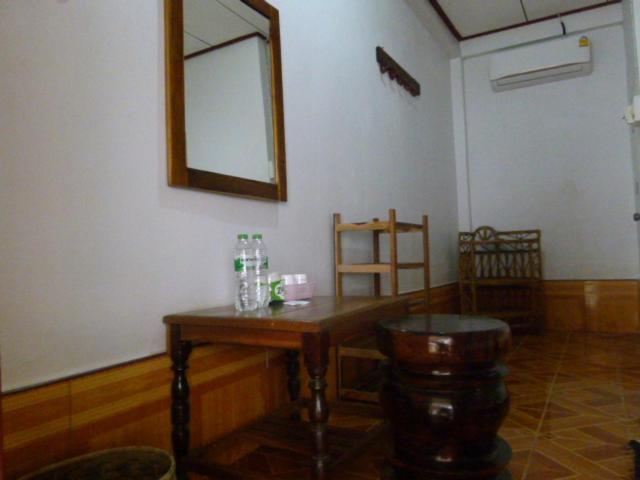 Khamphouy Guesthouse Champassak Exterior foto