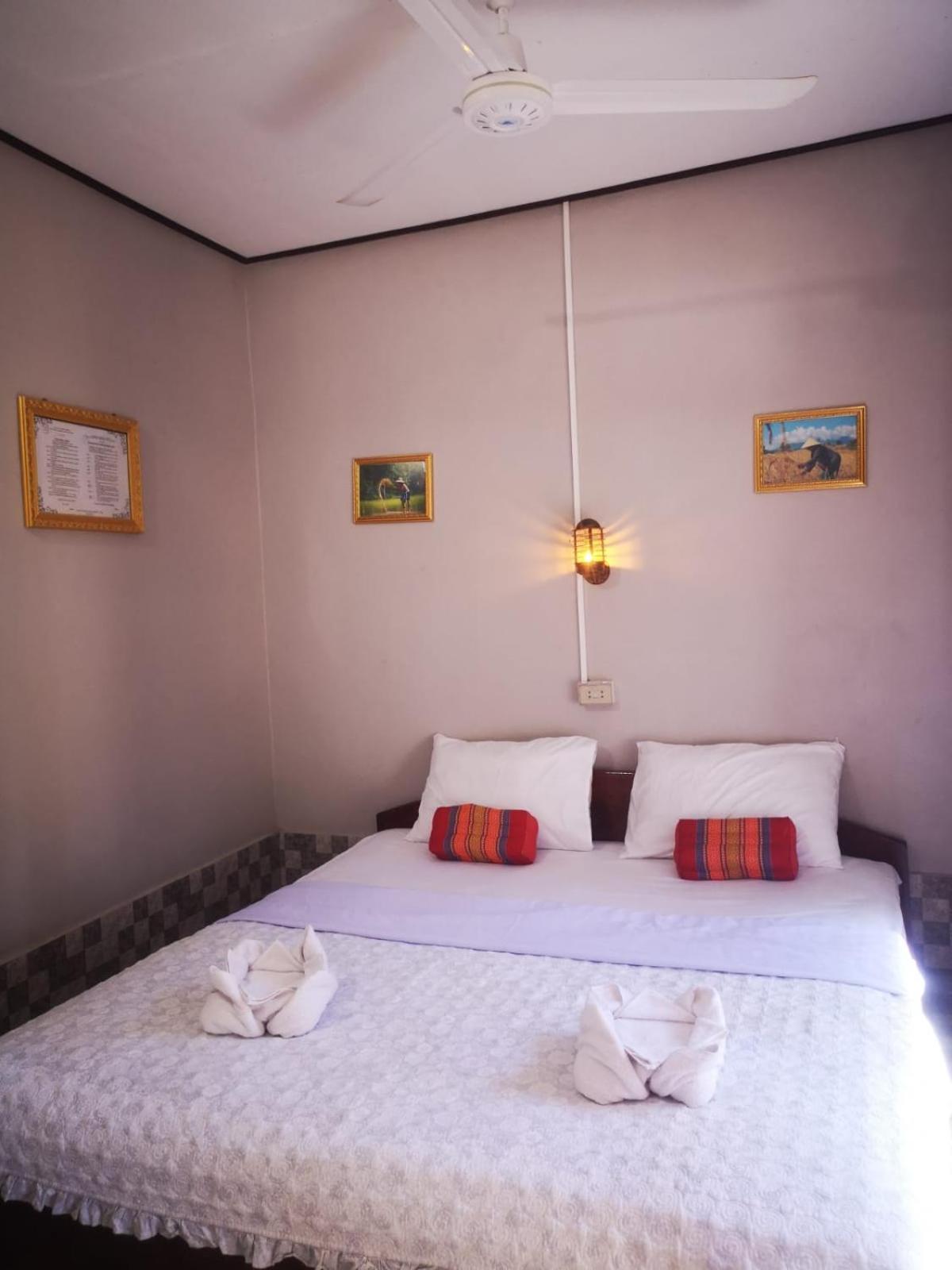 Khamphouy Guesthouse Champassak Exterior foto