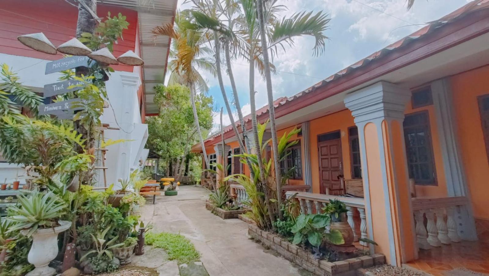 Khamphouy Guesthouse Champassak Exterior foto