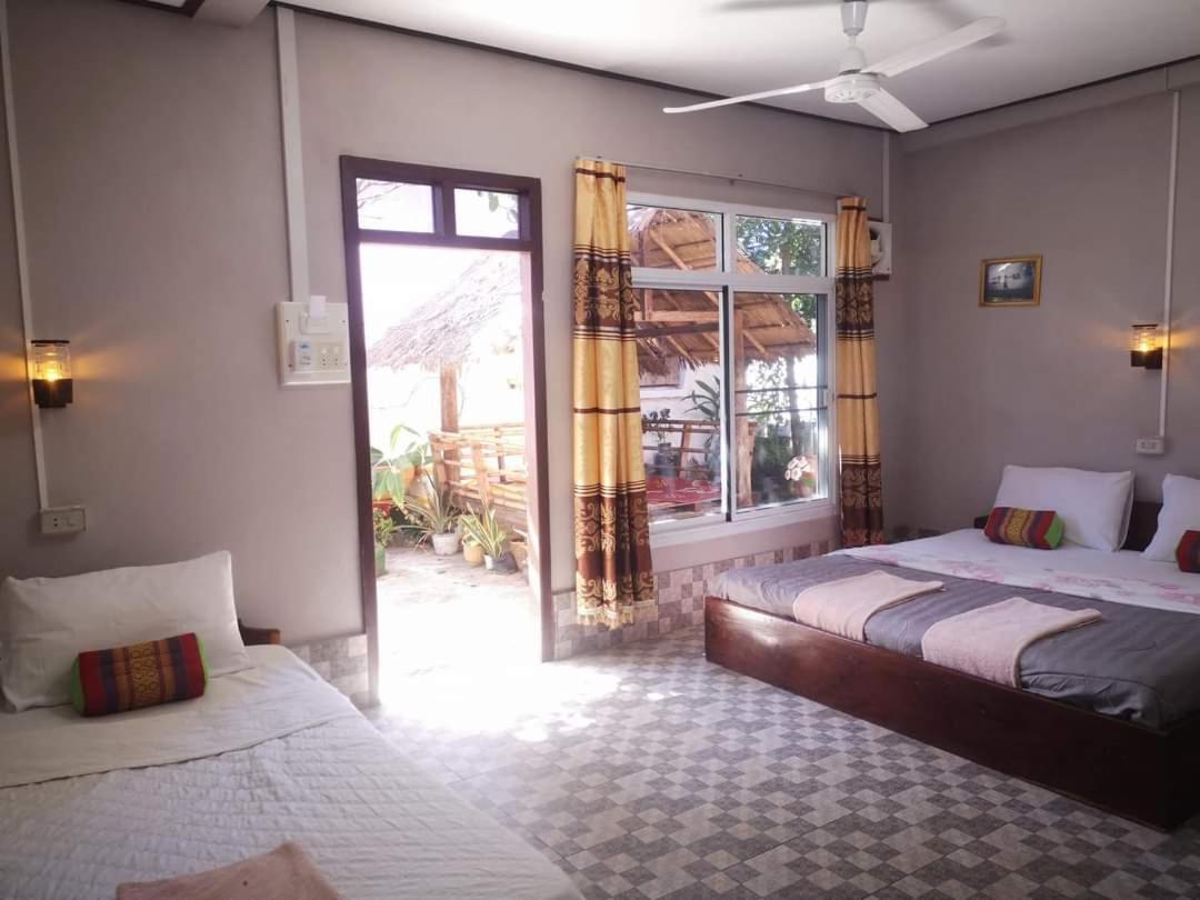 Khamphouy Guesthouse Champassak Exterior foto