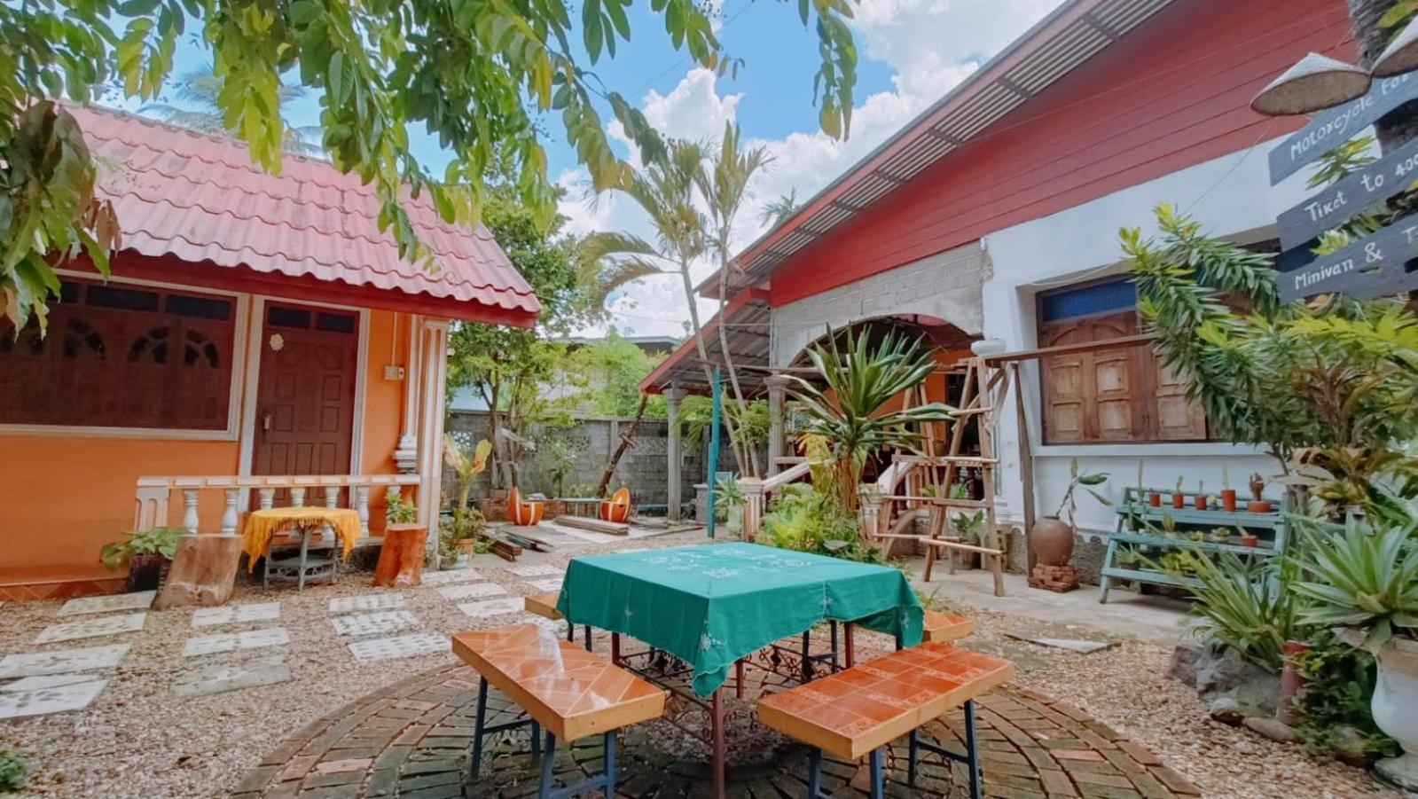 Khamphouy Guesthouse Champassak Exterior foto