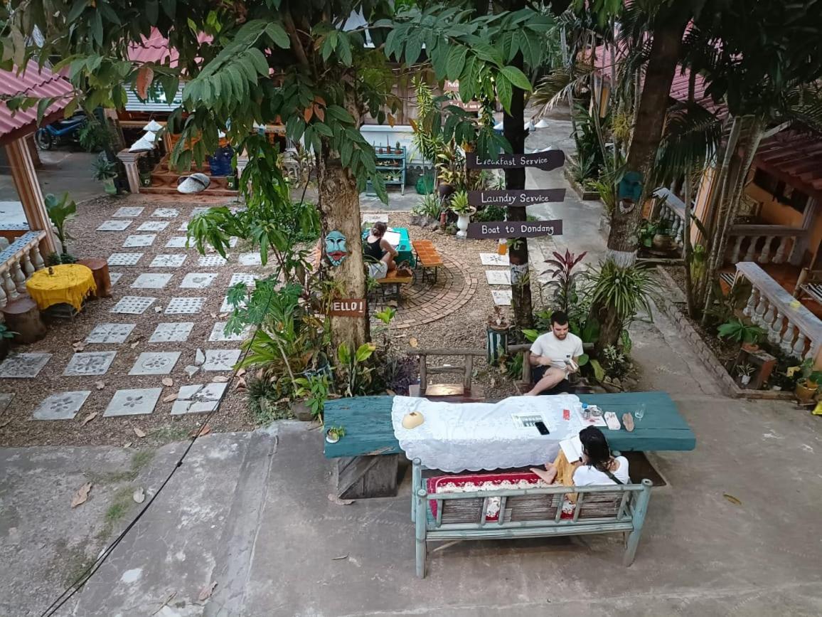 Khamphouy Guesthouse Champassak Exterior foto